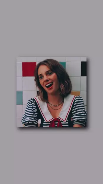 Robin sitting in room card portrait stranger things