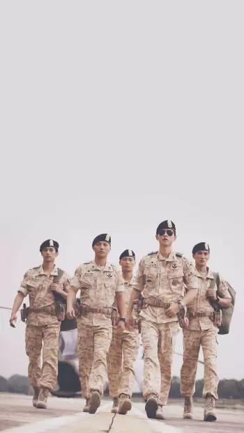 Descendants of the Sun kdrama - Joong-ki  Hye-kyo